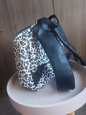 zenske torbe sa krznom: Mini ranac sa animal printom - Dizajn: crno-beli leopard print, na — 2