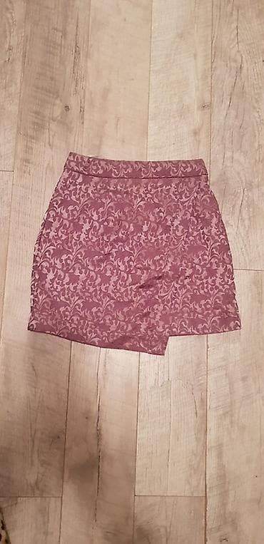 Mini suknja sa baršunastim žakard dezenom - Model: mini suknja ravnog