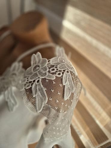 Men's Clothing: Bela ženska bluza/top na tanke bretele sa romantičnom čipkom. - — 7