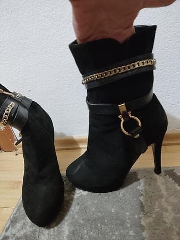 pertle za adidas terrex: Ženske kratke čizme na visoku tanku štiklu kao nove - Boja: crna - — 2