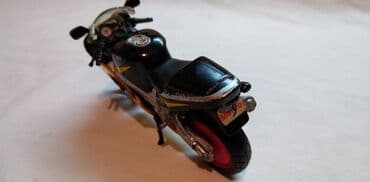 original dres real madrid: Motor Maisto Suzuki 600 R GSX,China,z.tocak nije original,slomljen — 3