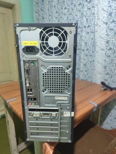 Desktop & Workstation PCs: Kuciste i monitor Ociscen, podignut svez operativni sistem, spreman — 5