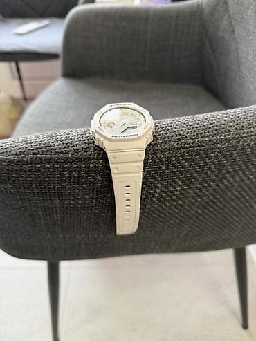 lancici uz vrat: Casio G-Shock analogno‑digitalni sat (bela/ivory) - Serija: G‑SHOCK — 2