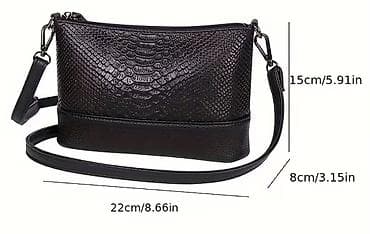 futrola za kljuceve: Crna ženska crossbody torbica sa teksturom imitacije zmijske kože - — 3