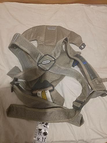 beneton jakne za decake: Kengur nosiljka za bebe - Baby Bjorn Mini Grey Beige 3D Mesh Prodajem — 1