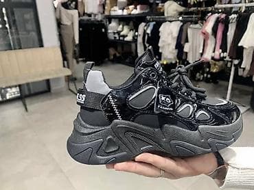 asics bele patike: Crne chunky patike sa sjajnim lak-finišem - Dizajn: masivni „chunky“ — 1