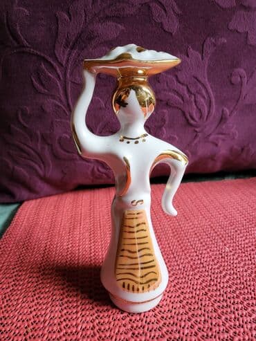 šoljice za kafu porcelan: Figura nova Zajecar porcelan. Pozlata perfektna — 1