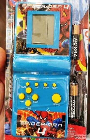 Oldschool tetris. Uzivo mnogo lepsi, radi na baterije koje se