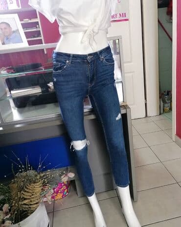 Skirts: Farmerice jednom nošene
Vel 27
BUKVALNO nove — 6