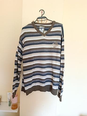 bez patike: Muški džemper na pruge, brend Leutras. - Model: V-izrez, dugi rukavi — 1