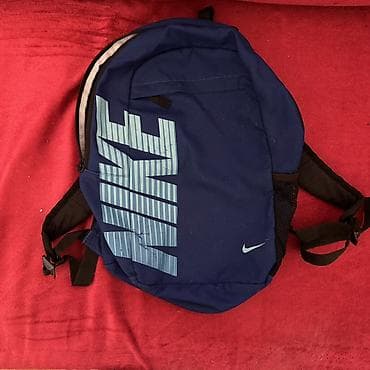 Nike ranac – tamnoplavi - Prostrana glavna pregrada sa rajsferšlusom