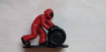 home alone 1 sa prevodom na srpski: Burago gumena figura sir.4,5 vis.4 cm,otprilike razmera 1:18 — 1