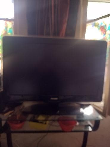 Philips LCD/LED televizor - Dijagonala ekrana približno 32" (procena