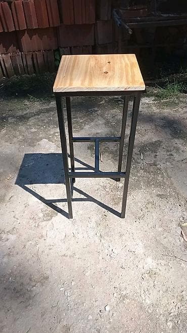 zidni panel za alat: Barski/stajaći stočić industrijskog stila. - Ploča: masivno drvo sa — 1