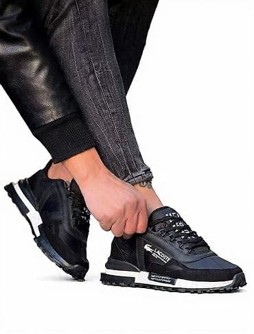 Muške patike – crne, sportsko-casual stil - Brend: Lacoste (model sa