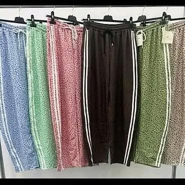 saim se duks: Ženske trenerke sa animal printom i bočnim prugama - Model: ravne — 3