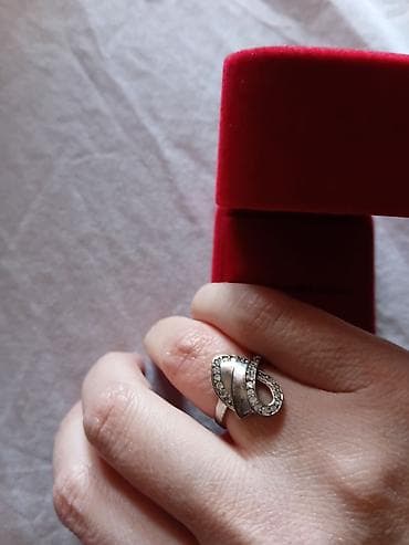 rajfovi za kosu: Srebrni prsten sa cirkonima u elegantnoj “knot” formi - Materijal — 2