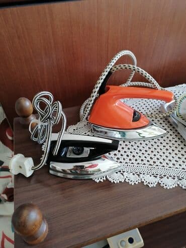 Pegle za veš: Dva električna pegla – retro modeli - Materijal: polirana metalna — 2