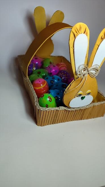Rasveta: Uskršnja dekorativna korpa sa zečićem i plastičnim jajima - — 1