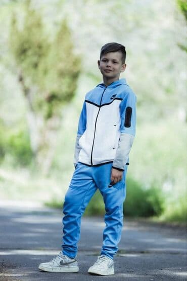 Decije komplet trenerke samo 4400 din 
Velicina 6