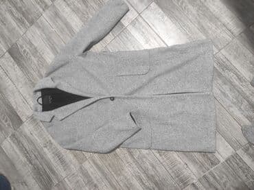 zenski kompleti novi pazar: Sivi ženski kaput AMISU, elegantnog kroja do iznad kolena. - — 2