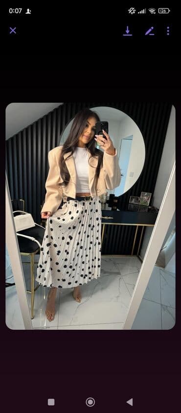 Skirts: Suknje 2100

pp17 — 3