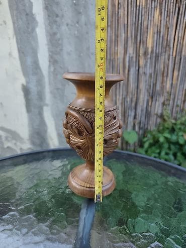 filter za bazen tip a: Ručno rezbarena drvena vaza sa motivom grožđa i vinove loze. - — 3