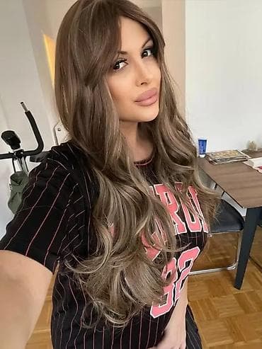 ljubicasti sampon lilly: Duga talasasta perika – balayage plavuša s tamnijim korenom - Stil — 9