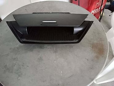 delovi za ficu: KASETA TABLE ZA BMW X1 OD 2010. DO 2014. GOD. | Kaseta, fioka table — 2