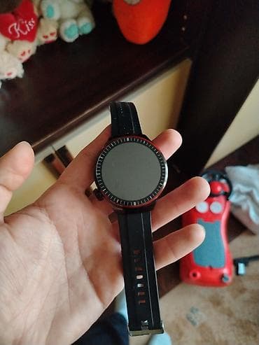 Set ručnih satova – 4 komada 1) Pametni sat (okrugli ekran, crno na lalafo.rs Set ručnih satova – 4 komada 1) Pametni sat (okrugli ekran, crno