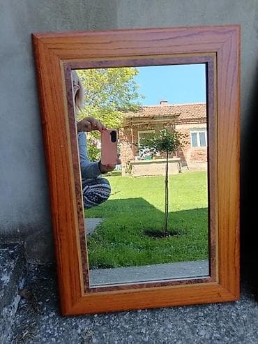 boja sa sljokicama za zid: Dva zidna ogledala sa drvenim ramovima - Model 1: tamniji ram u — 2