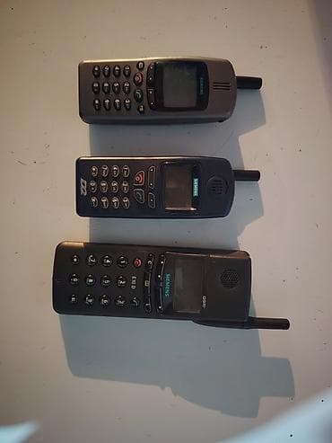 Kolekcija retro Siemens mobilnih telefona – 3 komada Opis: - Tri