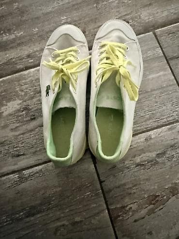 sandale na čičak: Lacoste platnene patike – beli model sa limun-žutim pertlama i — 2