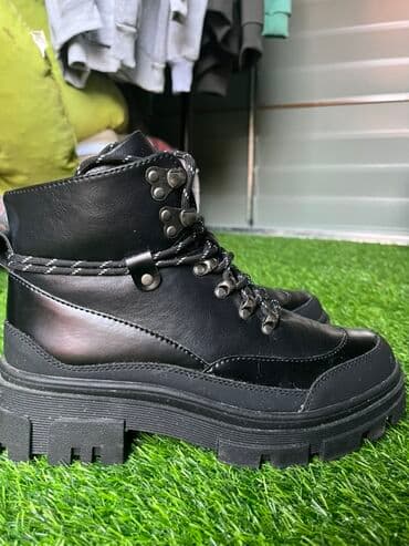 Sweatpants: High boots, 40 — 1