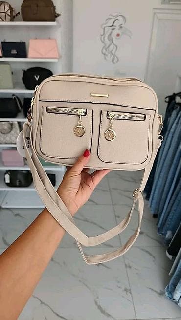 bata zenski novcanici: Mini ženska torba – model sa ukrasnim priveškom trešanja - Dizajn — 7