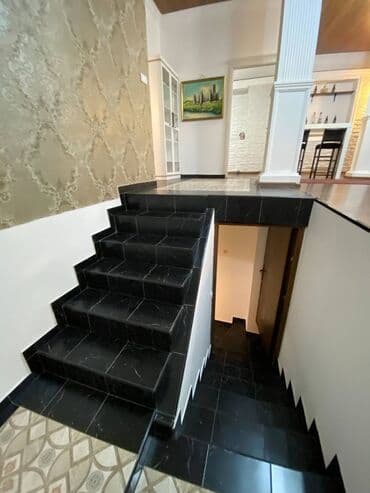 Stanovi: 200 kv. m, 6 soba — 10