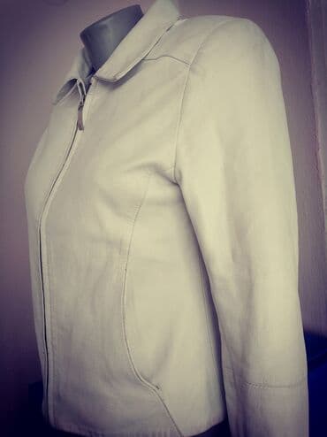kompleti pantalone i sako: Bela kozna jakna, savrsena. Br. 36. Ramena 40cm, rukavi 62,duzina — 2