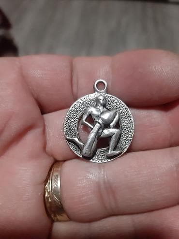 Stari privezak srebran rucni rad,privezak je pun i tezak,,pogledajte