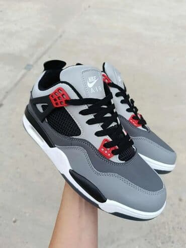 patike n: Nike patike – više modela i boja - Model 1: sportske patike u sivoj — 2