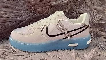 convers patike: Nike
brojevi 36 do 41 — 2