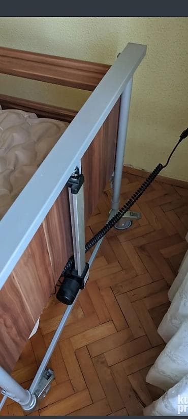 Ortopedski dušeci i jastuci: Relativno malo korišćen krevet, prodaje se u kompletu sa medicinskim i — 10