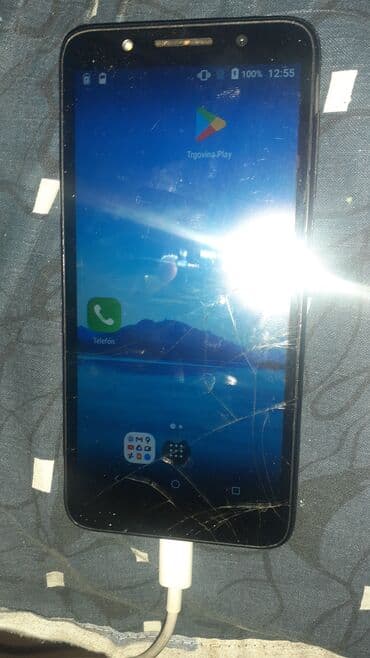 Donji delovi trenerke: Alcatel pametni telefon (model sa zadnjom kamerom i blicem, crni) - — 1