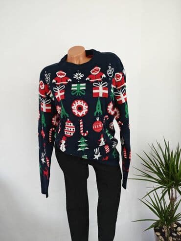 Novogodišnji džemper Veličina L Za sve informacije i porudžbine DM 🛍