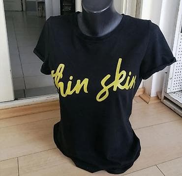 mango crveni sako: Ženska majica “Thin skin” – crna - Model: klasična ženska majica sa — 2