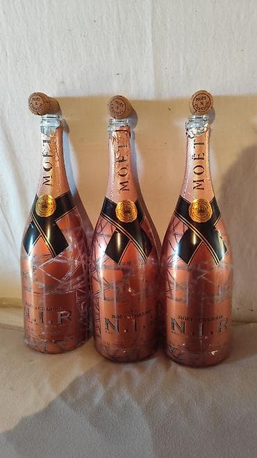 razne stvari na prodaju: Prazne flaše Moet & Chandon 1.5L i 0.7 ml N.I.R Prodajem prazne — 6