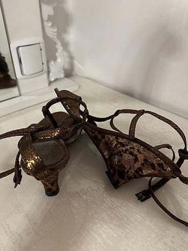 bershka sandale: Bas udobne.Tigrast djon — 3