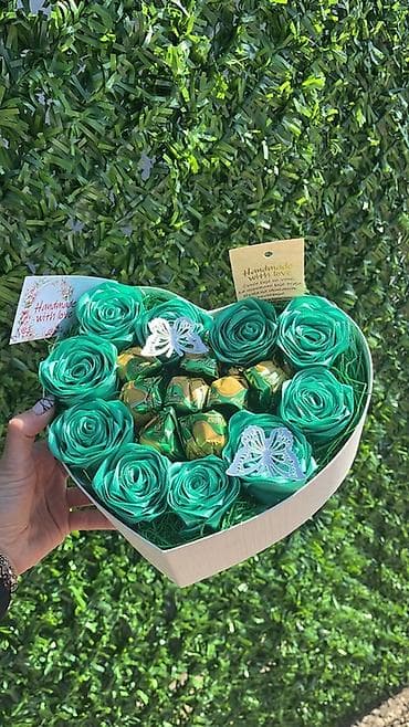 Čaj, kafa, pića: Poklon aranžman u kutiji u obliku srca – ručno rađen - Elegantna — 1