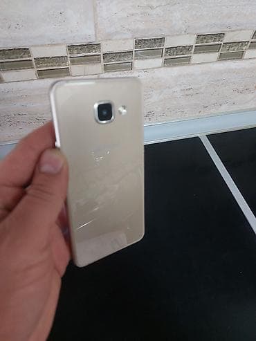 telefon za slabovide: Samsung Galaxy A3 (2016) – zlatni - Kompaktan 4.7" Super AMOLED ekran — 4