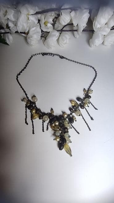Unikatna statement ogrlica sa bronzanim lancem i bogatim privescima — 2