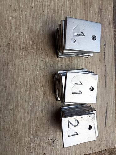 Aluminijumske pločice sa brojevima od 1 do 40 dimenzije 25 mm x 30 at lalafo.rs Aluminijumske pločice sa brojevima od 1 do 40 dimenzije 25 mm x 30